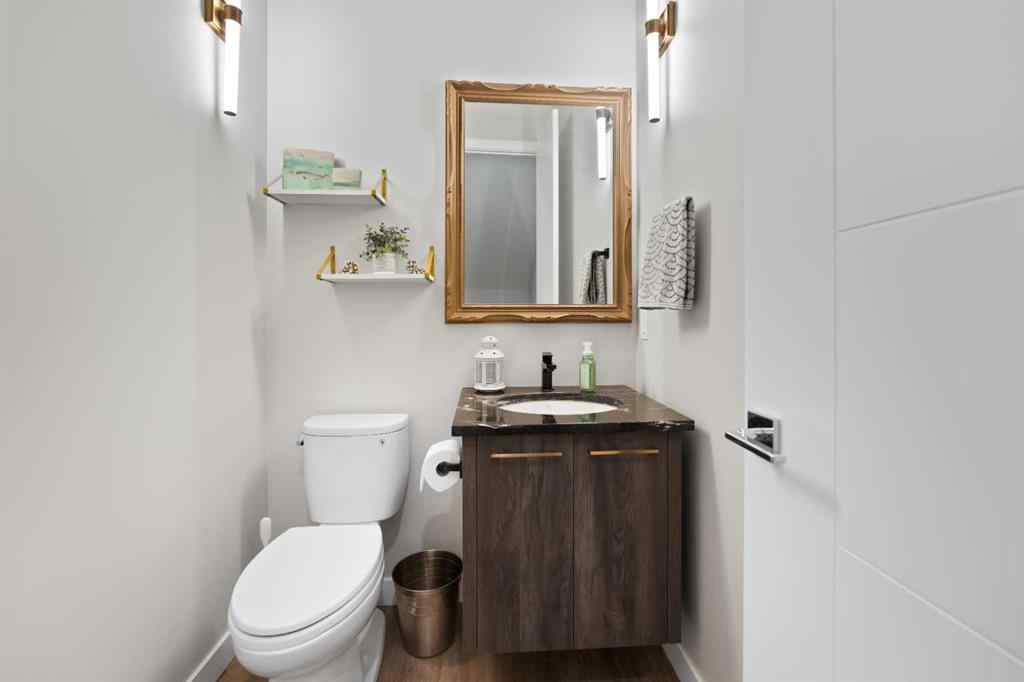 MLS® A2261505 - 3505 41 Street SW in Glenbrook Calgary, Residential