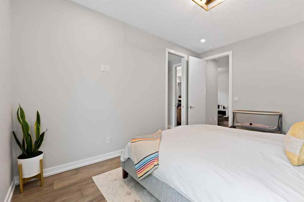 MLS® A2261505 - 3505 41 Street SW in Glenbrook Calgary, Residential