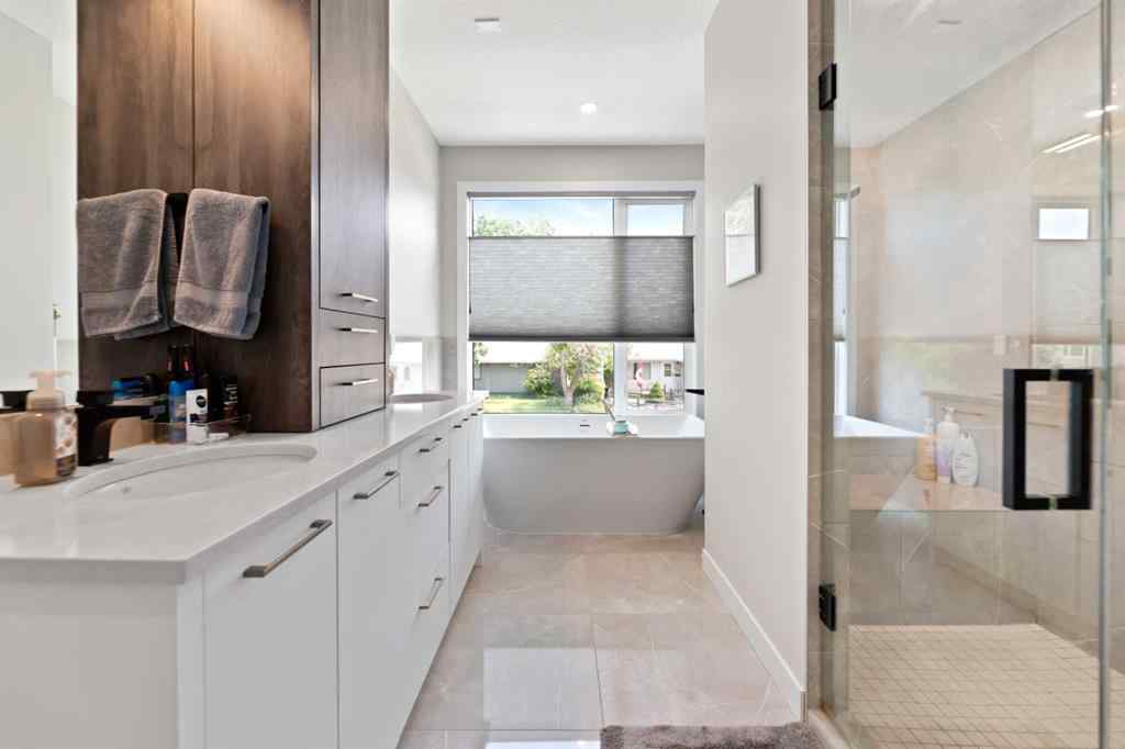 MLS® A2261505 - 3505 41 Street SW in Glenbrook Calgary, Residential