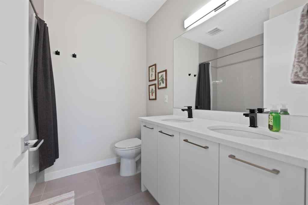 MLS® A2261505 - 3505 41 Street SW in Glenbrook Calgary, Residential