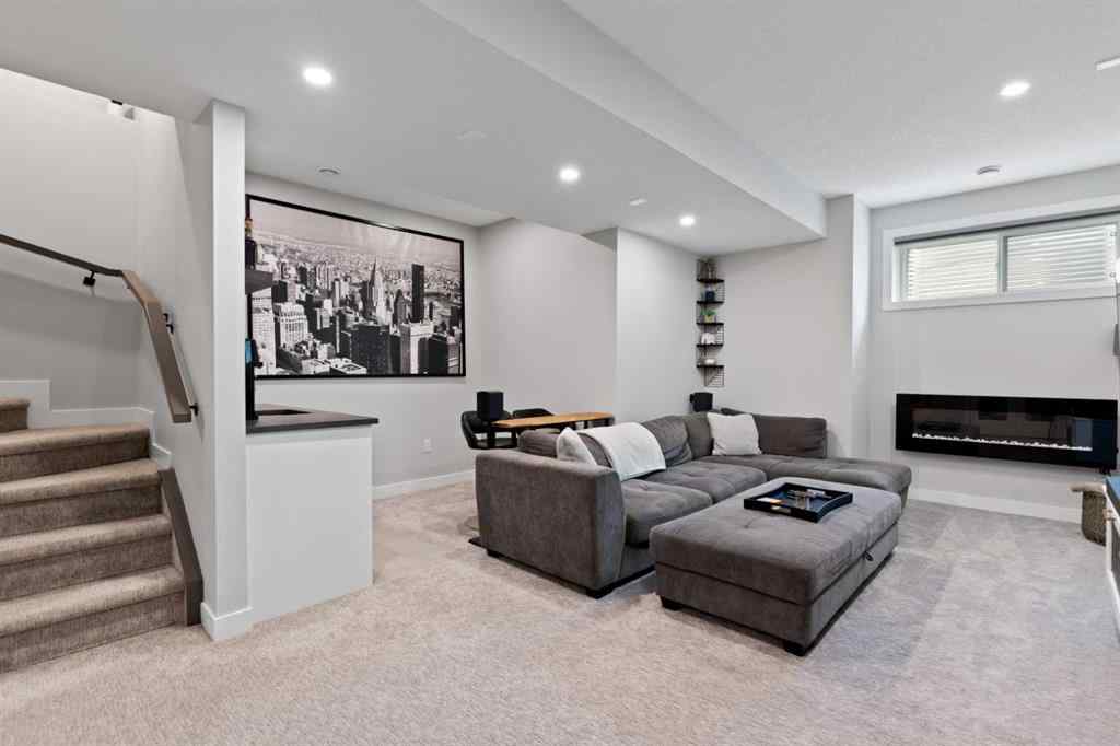 MLS® A2261505 - 3505 41 Street SW in Glenbrook Calgary, Residential