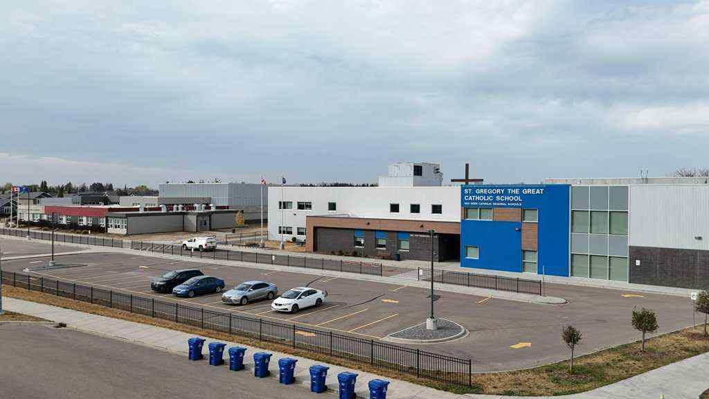 MLS® A2261518 - 6 Coachill Street  in Cottonwood Estates Blackfalds, Residential