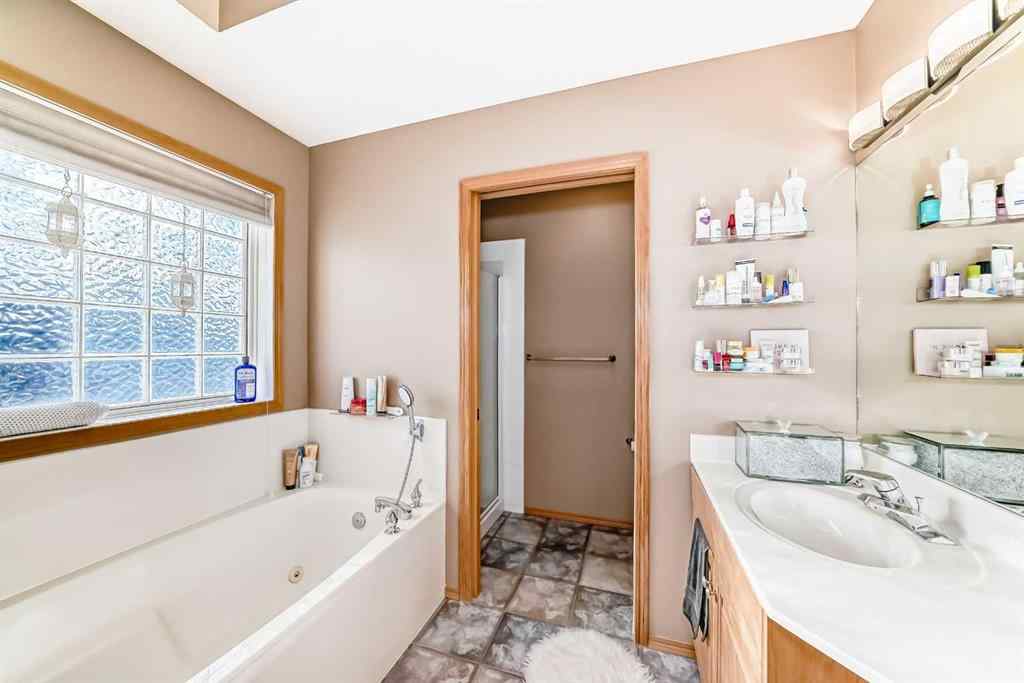 MLS® A2261519 - 1619 Thorburn Drive SE in Thorburn Airdrie, Residential