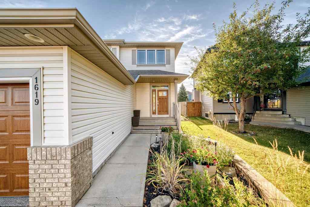 MLS® A2261519 - 1619 Thorburn Drive SE in Thorburn Airdrie, Residential