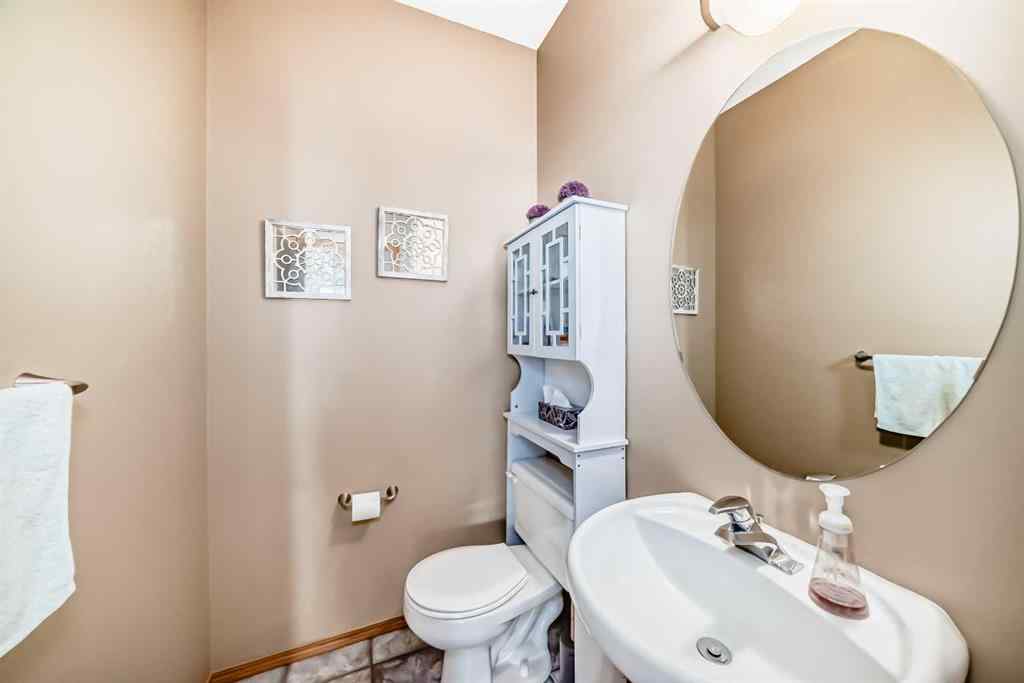 MLS® A2261519 - 1619 Thorburn Drive SE in Thorburn Airdrie, Residential