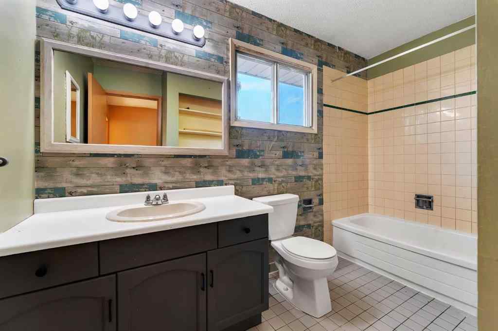 MLS® A2261533 - 233081 Glenmore View Road  in Glenmore Views Rural Rocky View County, Residential