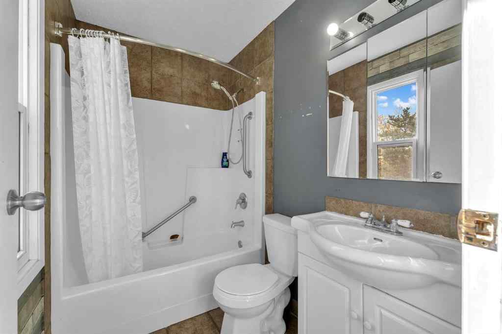 MLS® A2261533 - 233081 Glenmore View Road  in Glenmore Views Rural Rocky View County, Residential