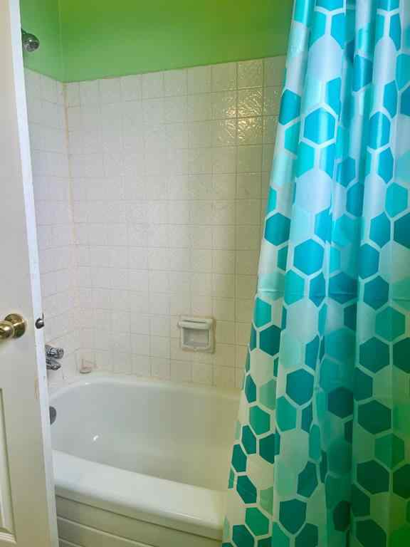 MLS® A2261546 - 1051 Fonda Court SE in Forest Heights Calgary, Residential