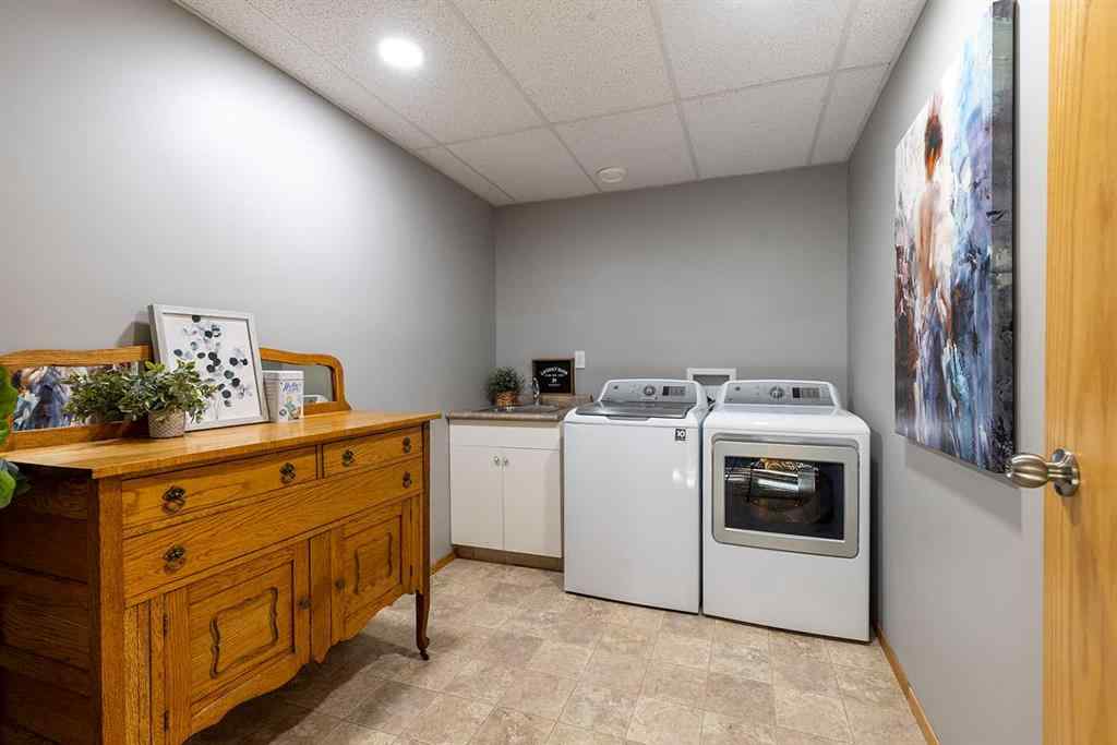 MLS® A2261552 - 58 Cottonwood Court SW in Cottonwood Medicine Hat, Residential