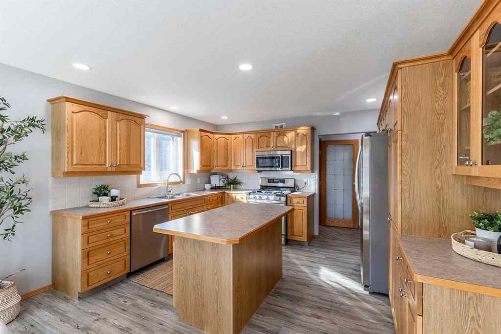 MLS® A2261552 - 58 Cottonwood Court SW in Cottonwood Medicine Hat, Residential