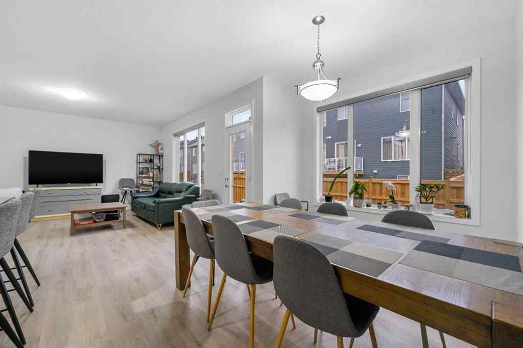 MLS® A2261558 - 281 Yorkville Road SW in Yorkville Calgary, Residential