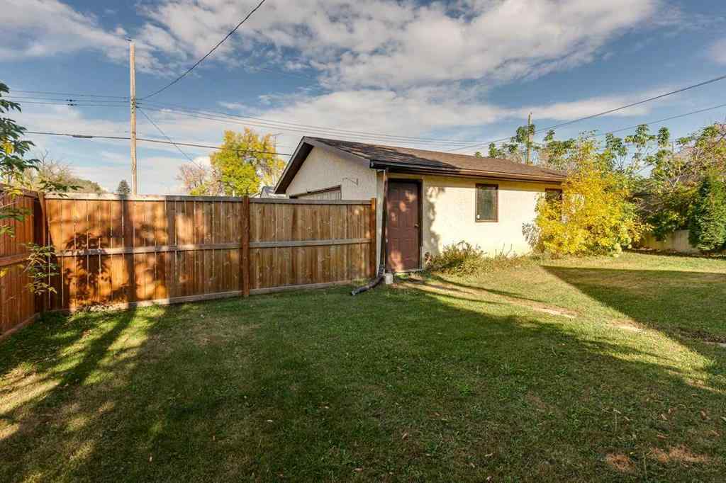 MLS® A2261565 - 5120 53 Avenue  in Central Ponoka Ponoka, Residential