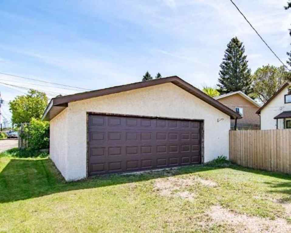 MLS® A2261565 - 5120 53 Avenue  in Central Ponoka Ponoka, Residential