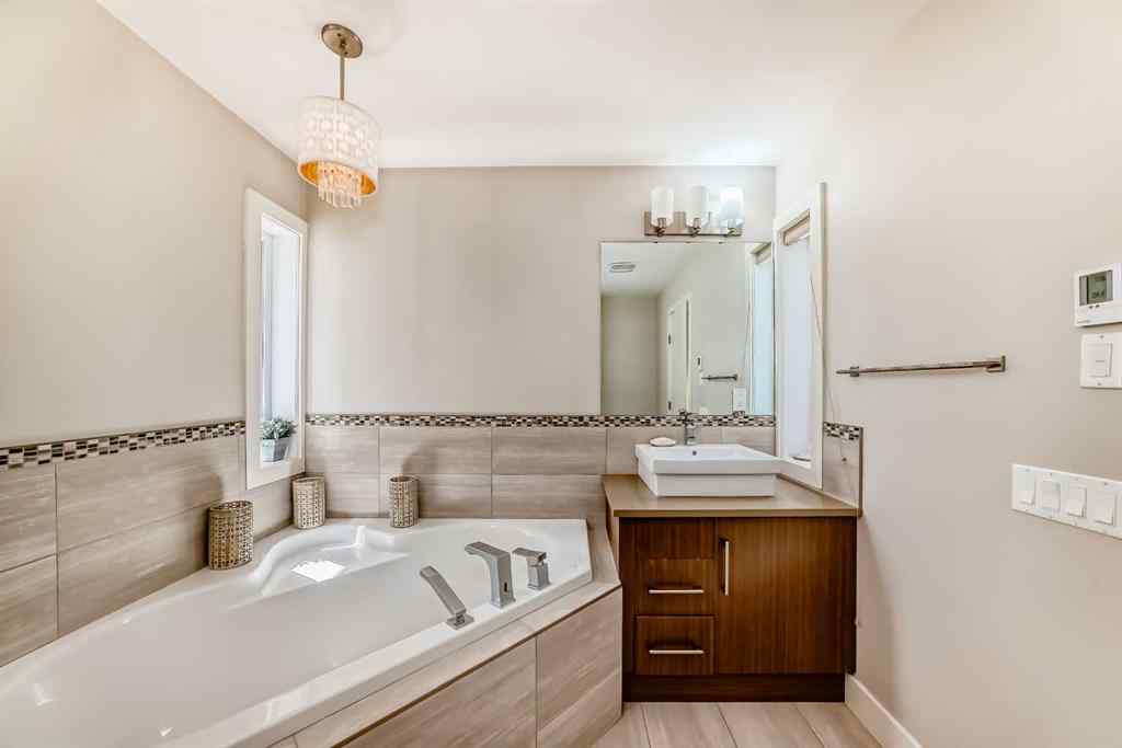 MLS® A2261571 - Unit #2 924 3 Avenue NW in Sunnyside Calgary, Residential