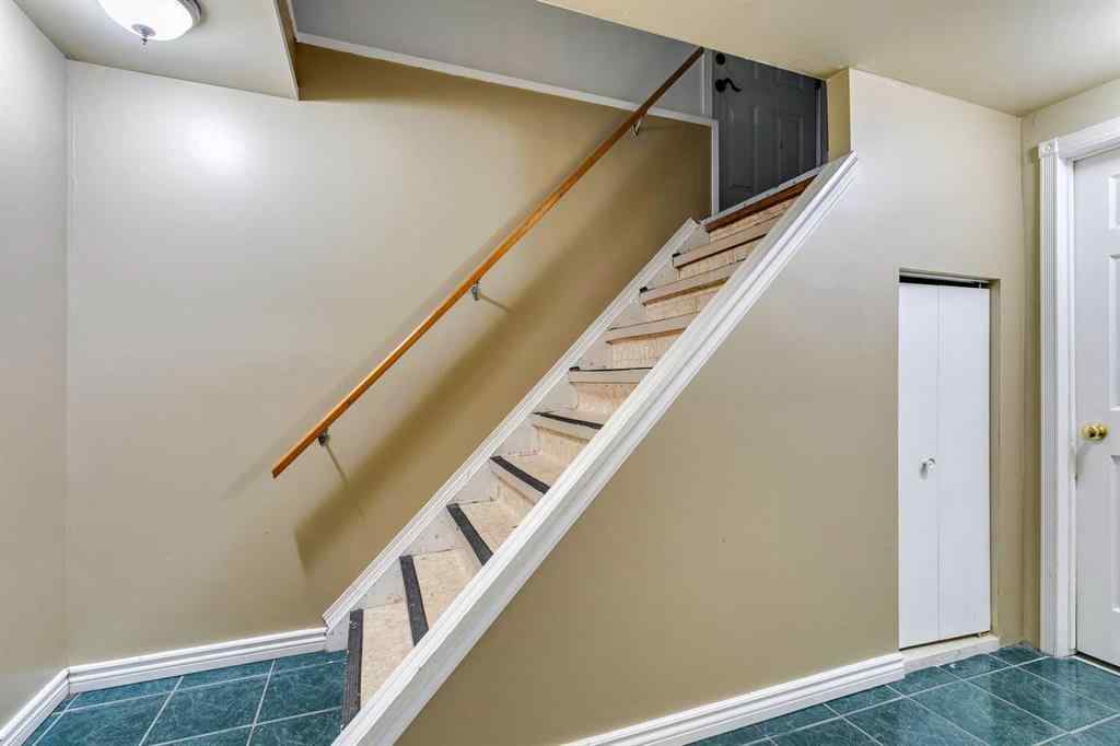 MLS® A2261574 - 100 Allandale Close SE in Acadia Calgary, Residential