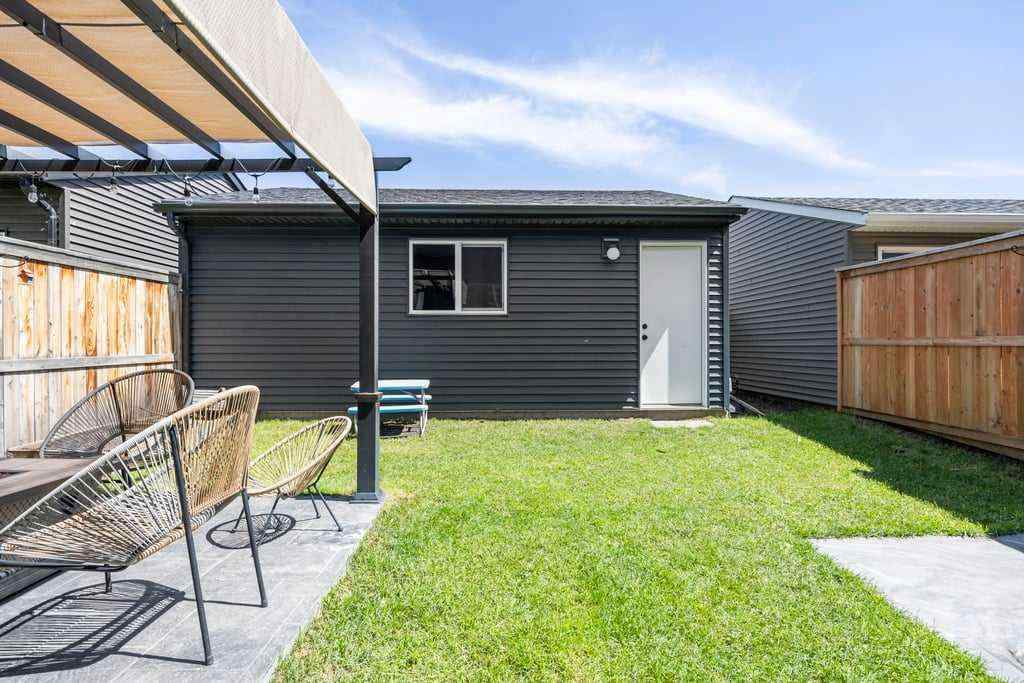 MLS® A2261581 - 42 Wolf Creek Manor SE in Wolf Willow Calgary, Residential