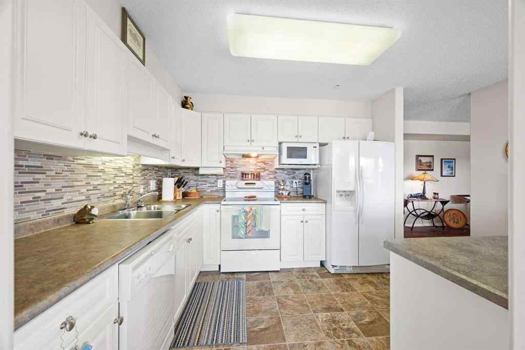 MLS® A2261586 - Unit #206 5120 48 Street  in Central Business District Lloydminster, Residential