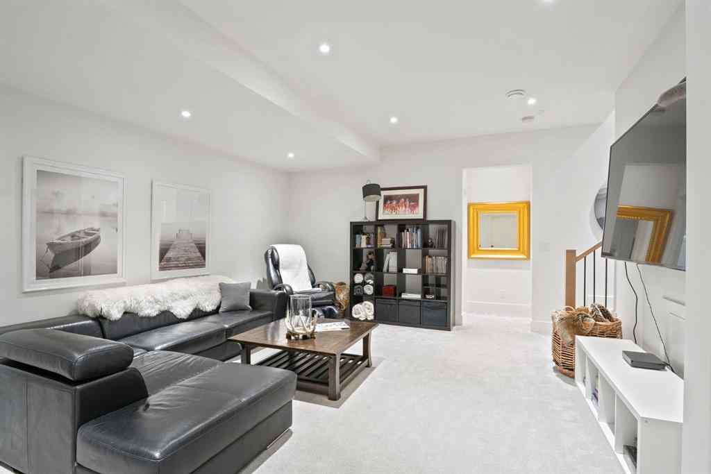 MLS® A2261596 - 2818 36 Street SW in Killarney/Glengarry Calgary, Residential