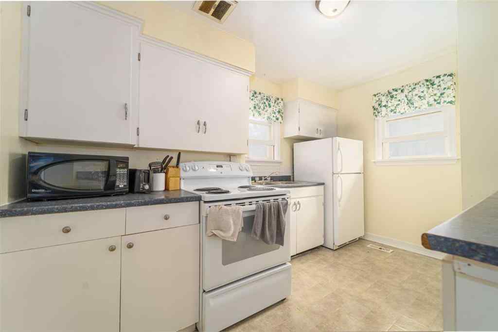 MLS® A2261598 - 1730 12 Avenue S in Agnes Davidson Lethbridge, Residential