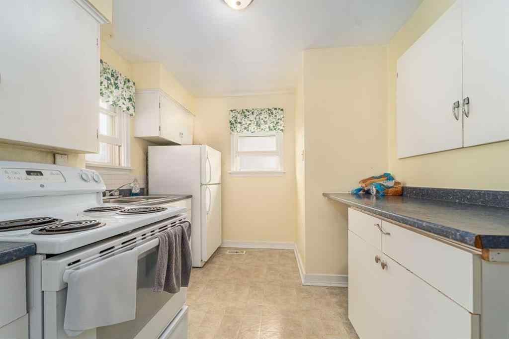 MLS® A2261598 - 1730 12 Avenue S in Agnes Davidson Lethbridge, Residential