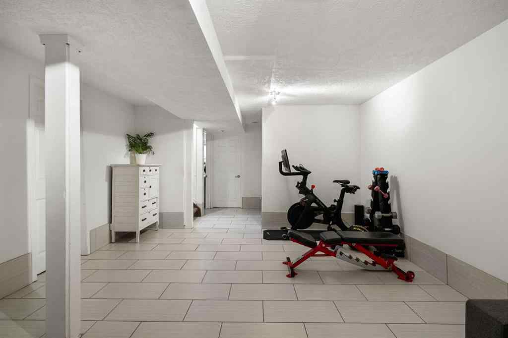 MLS® A2261610 - 11 Deerfield Circle SE in Deer Ridge Calgary, Residential