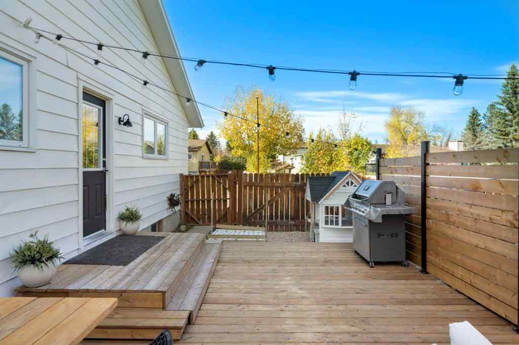 MLS® A2261610 - 11 Deerfield Circle SE in Deer Ridge Calgary, Residential