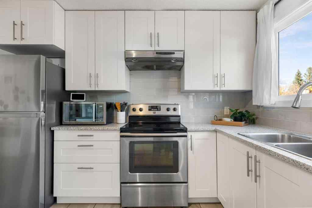 MLS® A2261610 - 11 Deerfield Circle SE in Deer Ridge Calgary, Residential