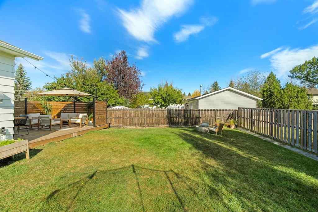 MLS® A2261610 - 11 Deerfield Circle SE in Deer Ridge Calgary, Residential