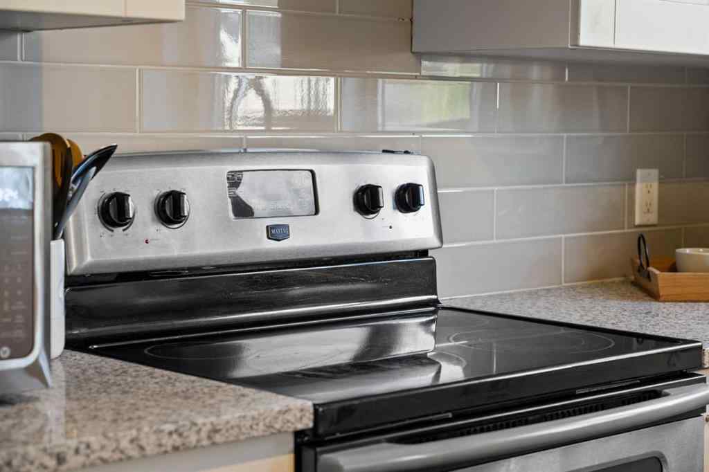 MLS® A2261610 - 11 Deerfield Circle SE in Deer Ridge Calgary, Residential