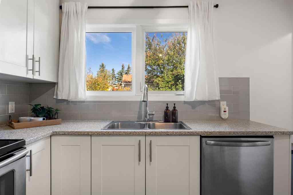 MLS® A2261610 - 11 Deerfield Circle SE in Deer Ridge Calgary, Residential