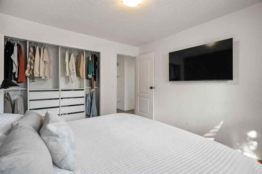 MLS® A2261610 - 11 Deerfield Circle SE in Deer Ridge Calgary, Residential