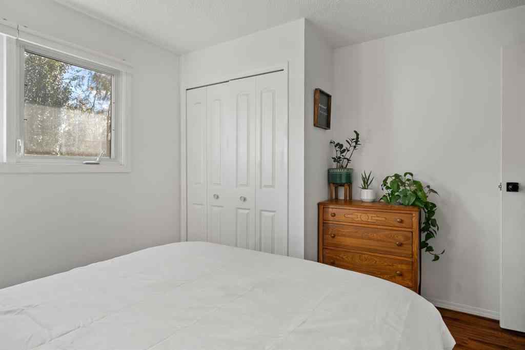 MLS® A2261610 - 11 Deerfield Circle SE in Deer Ridge Calgary, Residential