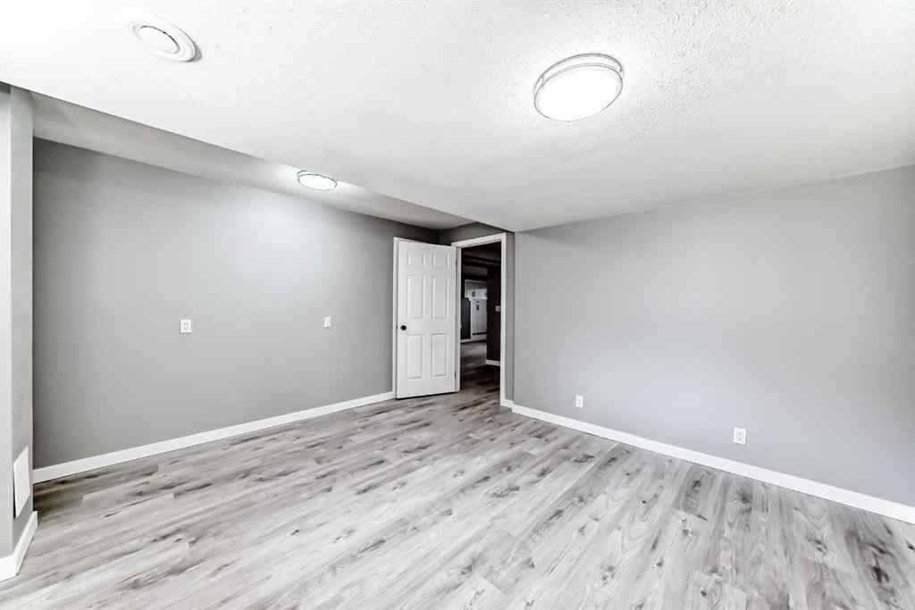 MLS® A2261623 - 77 Shawfield Way SW in Shawnessy Calgary, Residential