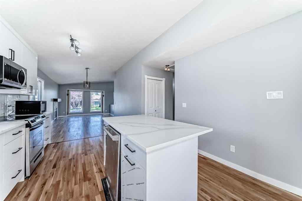 MLS® A2261623 - 77 Shawfield Way SW in Shawnessy Calgary, Residential