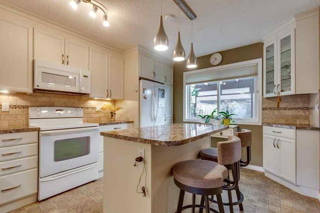 MLS® A2261639 - 4313 46A Avenue  in Parkvale Red Deer, Residential