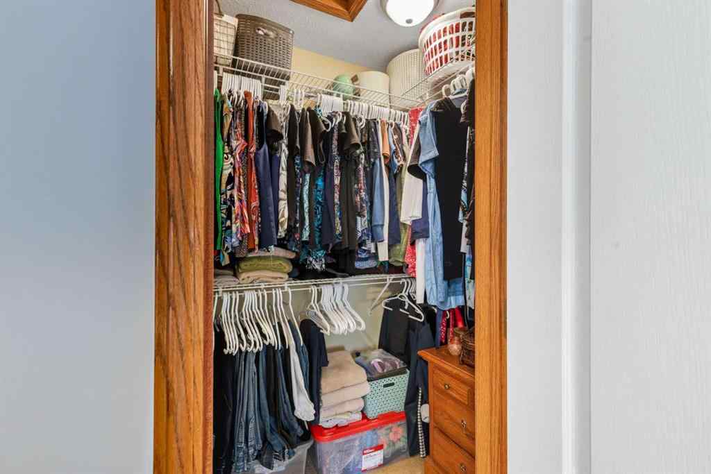 MLS® A2261650 - 79 Hillcrest Boulevard  in Hillview Estates Strathmore, Residential