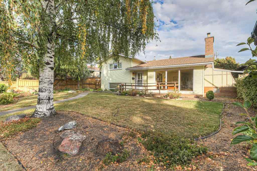 MLS® A2261667 - 82 Wedgewood Drive SW in Wildwood Calgary, Residential