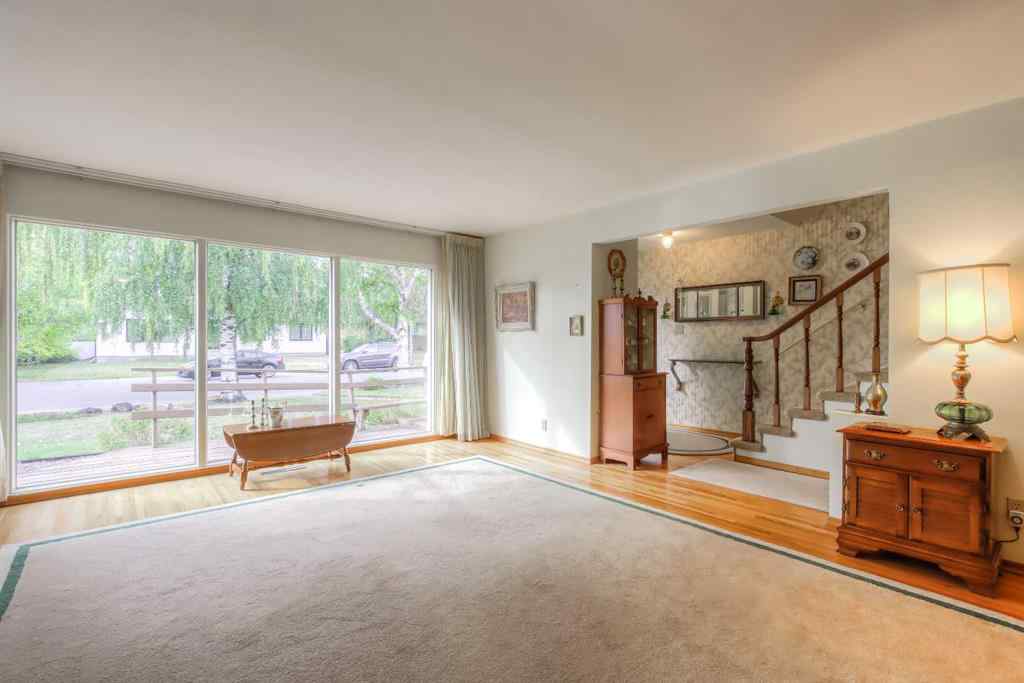 MLS® A2261667 - 82 Wedgewood Drive SW in Wildwood Calgary, Residential