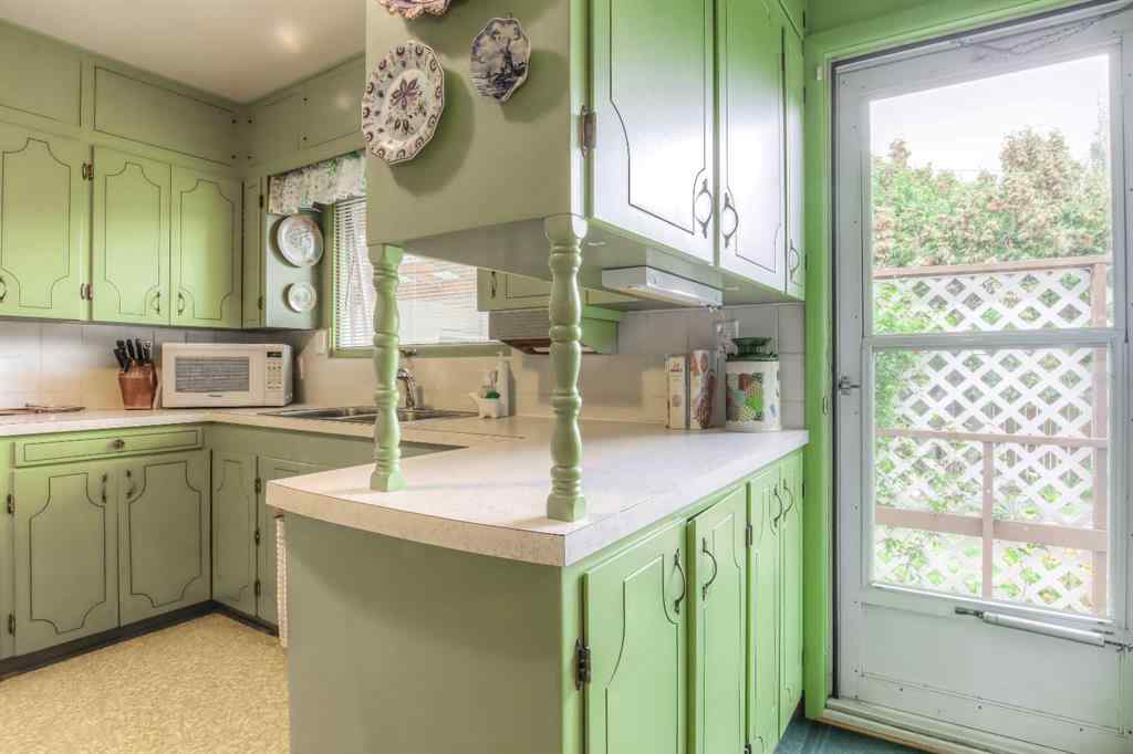 MLS® A2261667 - 82 Wedgewood Drive SW in Wildwood Calgary, Residential