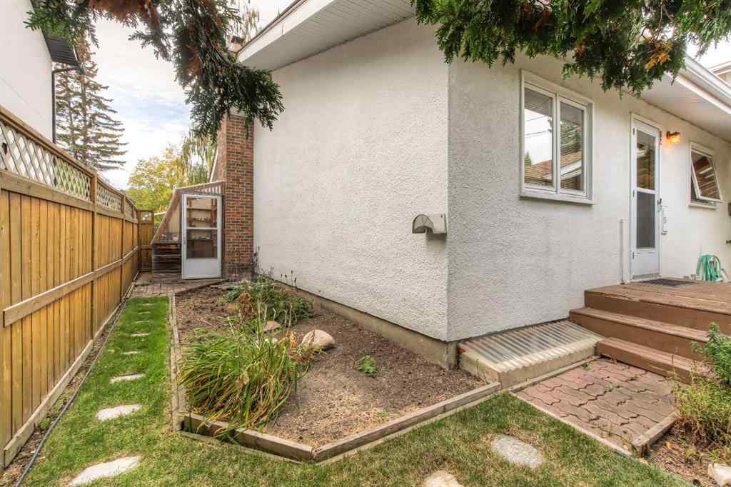 MLS® A2261667 - 82 Wedgewood Drive SW in Wildwood Calgary, Residential