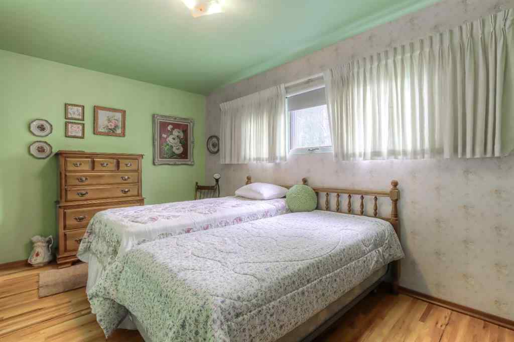 MLS® A2261667 - 82 Wedgewood Drive SW in Wildwood Calgary, Residential