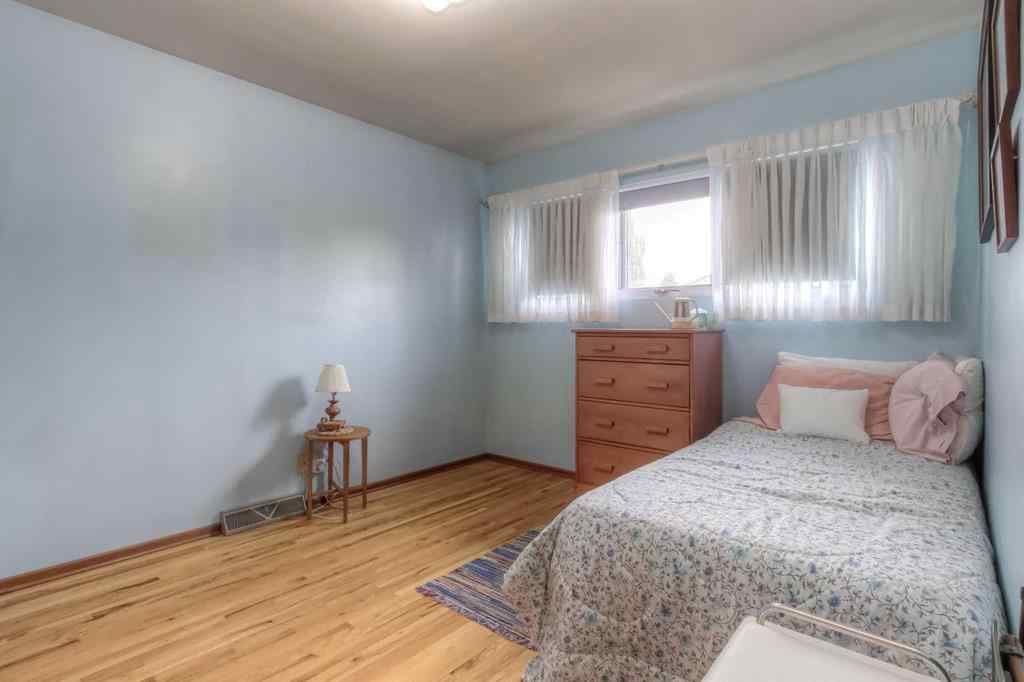 MLS® A2261667 - 82 Wedgewood Drive SW in Wildwood Calgary, Residential