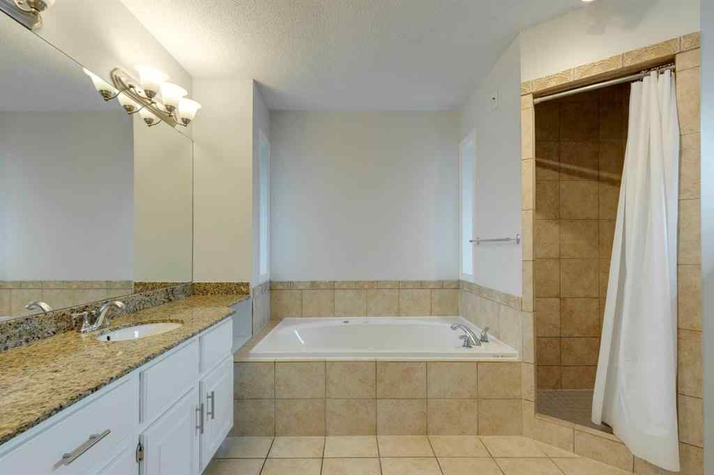 MLS® A2261673 - 2208 Sirocco Drive SW in Signal Hill Calgary, Residential