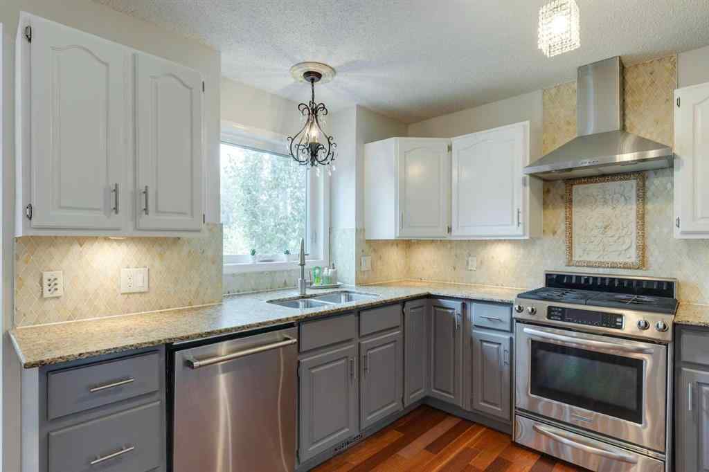 MLS® A2261673 - 2208 Sirocco Drive SW in Signal Hill Calgary, Residential