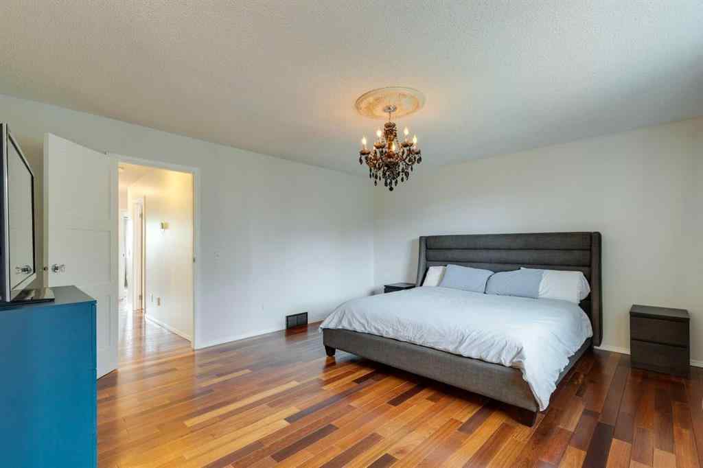 MLS® A2261673 - 2208 Sirocco Drive SW in Signal Hill Calgary, Residential