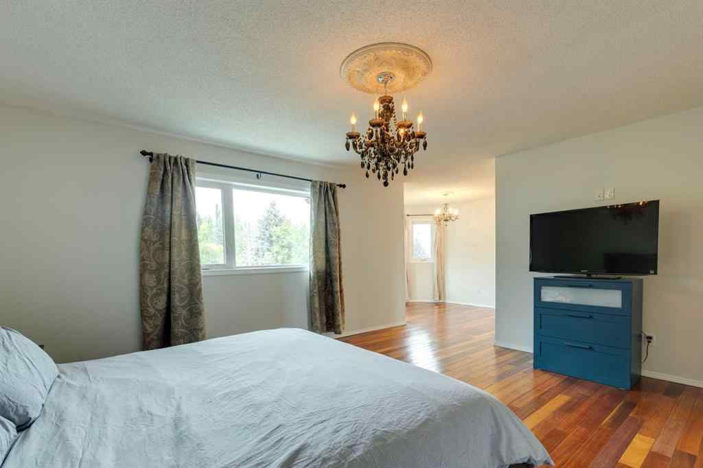 MLS® A2261673 - 2208 Sirocco Drive SW in Signal Hill Calgary, Residential