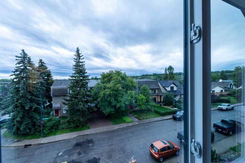 MLS® A2261674 - 2402 Westmount Road NW in West Hillhurst Calgary, Residential