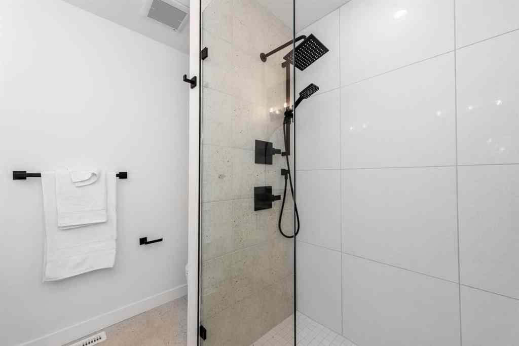 MLS® A2261674 - 2402 Westmount Road NW in West Hillhurst Calgary, Residential