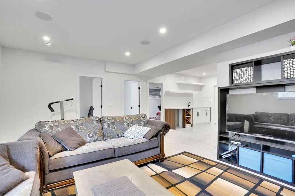 MLS® A2261678 - 179 Kinniburgh Loop   in Kinniburgh South Chestermere, Residential