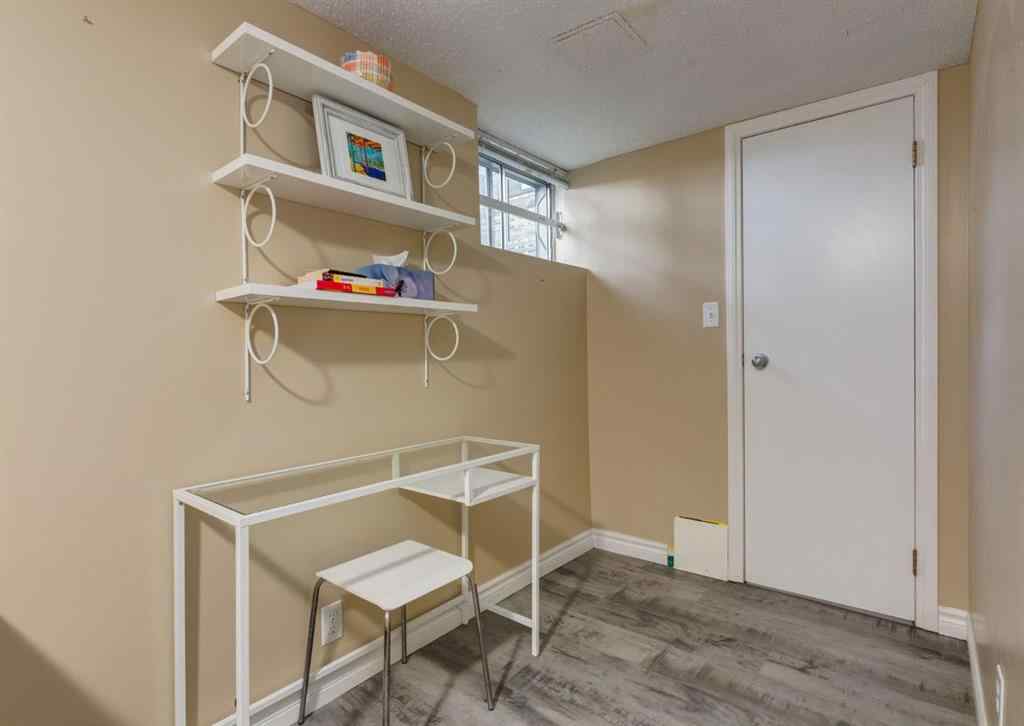 MLS® A2261687 - 320 10 Avenue NE in Crescent Heights Calgary, Residential